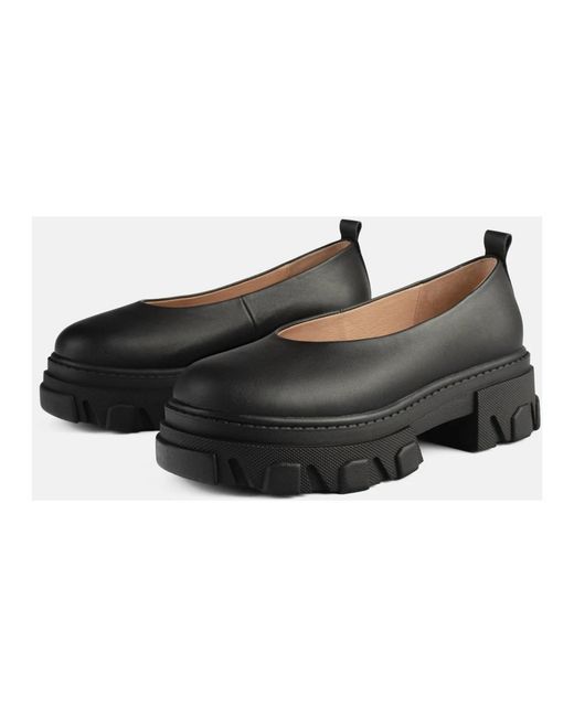 L37 Black Loafer