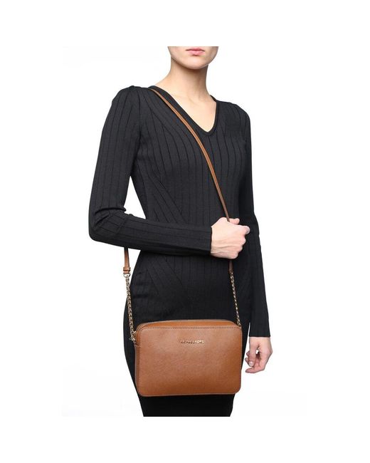 Cross Body Bags di Michael Kors in Brown
