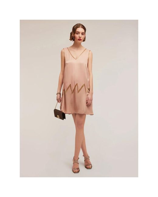Short Dresses mötivi de color Pink