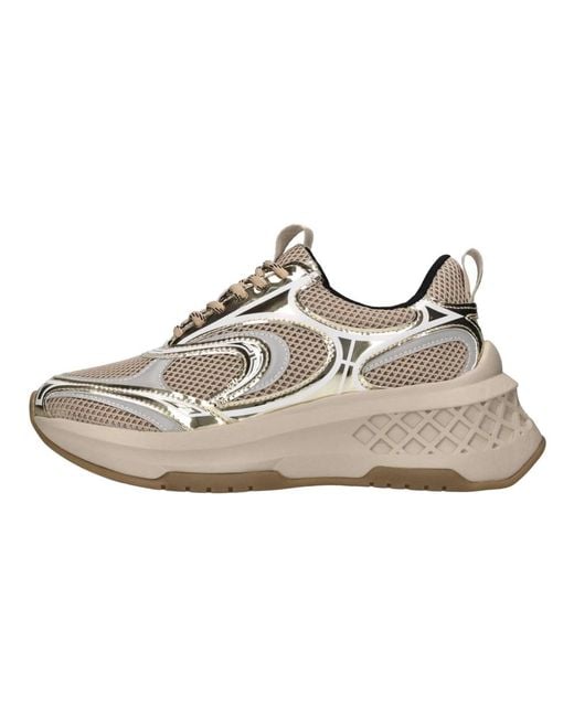 Sneakers di Emanuélle Vee in White