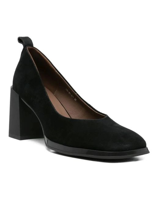 Linda Baumann Black Pumps