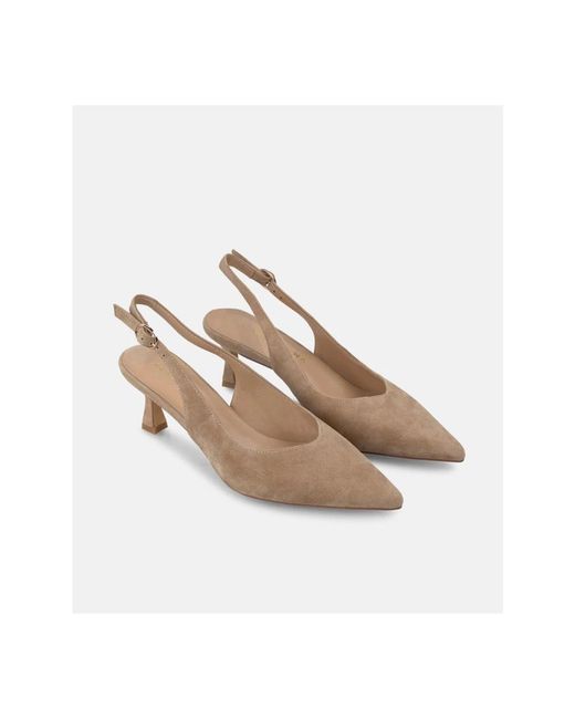Alma En Pena. Brown Pumps