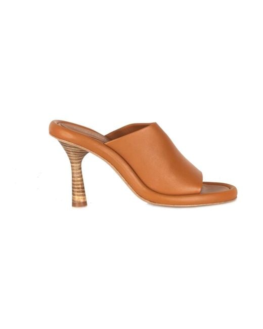Paloma Barceló Heeled Mules in het Brown