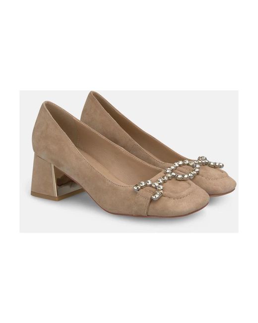 Alma En Pena. White Pumps