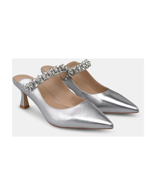 Alma En Pena. White Heeled Mules