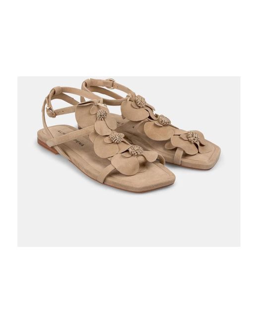Alma En Pena. Metallic Flat Sandals