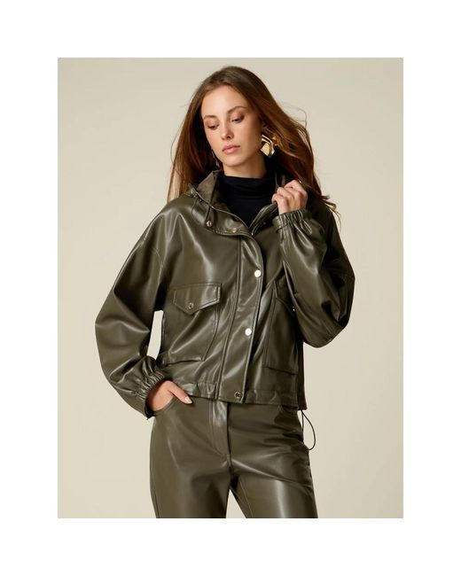 Light Jackets di Oltre in Green
