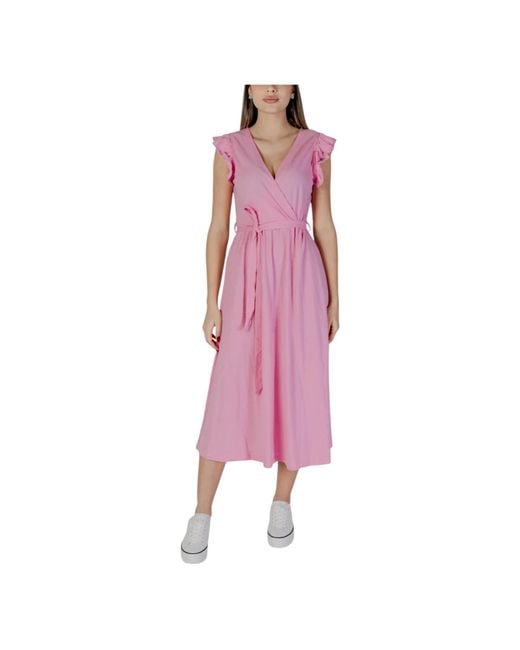 B.Young Midi Dresses in het Purple