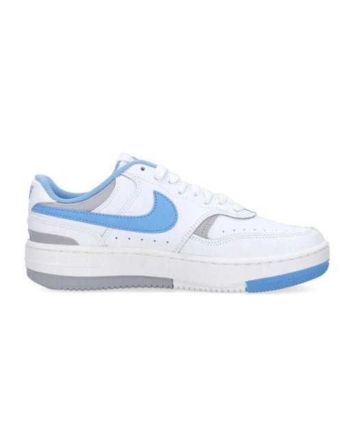 Nike Blue Weiß blau niedriger schuh mit besticktem logo