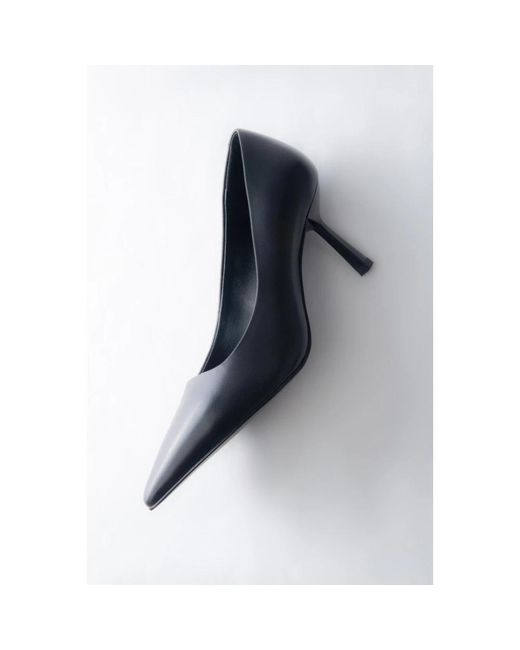 ESTRO Blue Pumps