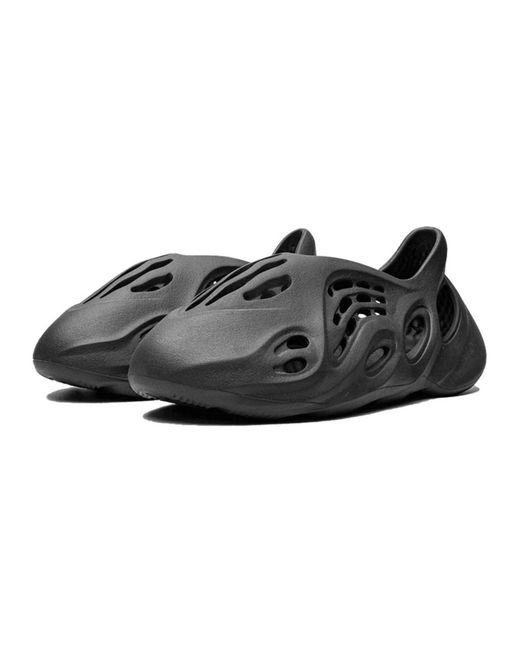 Sneakers foam runner stilose di Yeezy in Black da Uomo