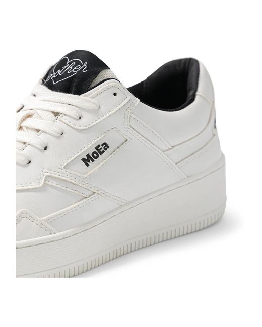 Moea White Sneakers