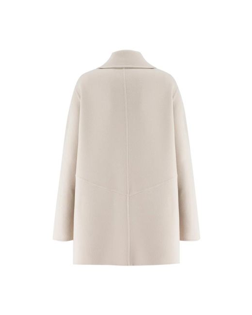 Kiton Jassen ,Wit ,Elegante Drie-Knoop Jas in het Natural