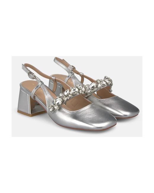 Alma En Pena. Metallic Pumps