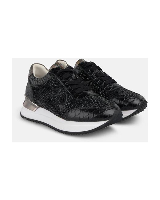Alma En Pena. Black Sneakers