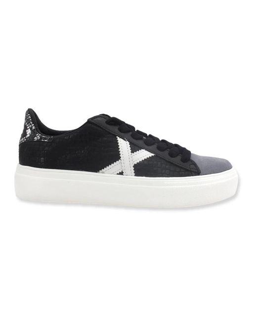 Munich Black Sneakers