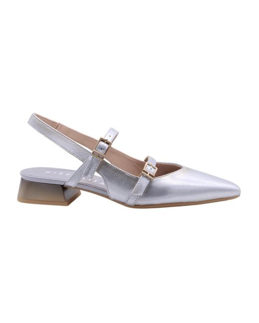 Hispanitas White Pumps