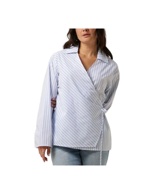 Moss Copenhagen Blue Gestreiftes Wrap Top