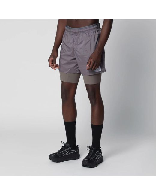 Running Shorts Satisfy de hombre de color Gray