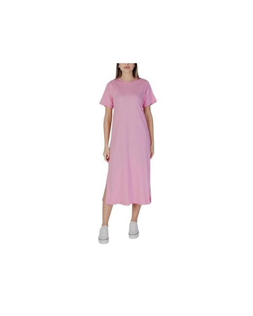B.Young Midi Dresses in het Pink