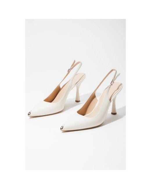 Pumps di ESTRO in White