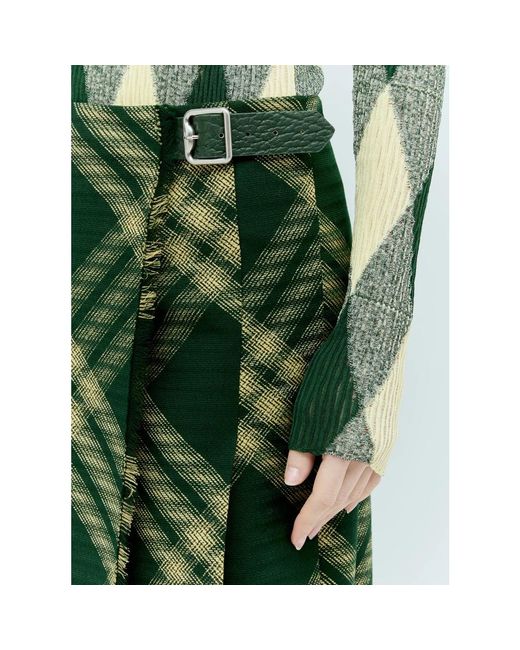 Burberry Green Karierte midi-rock mit fransen