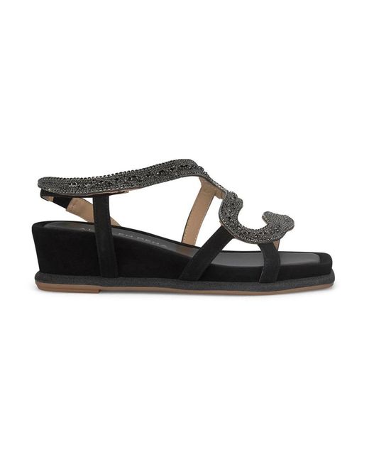 Alma En Pena. Black Wedges