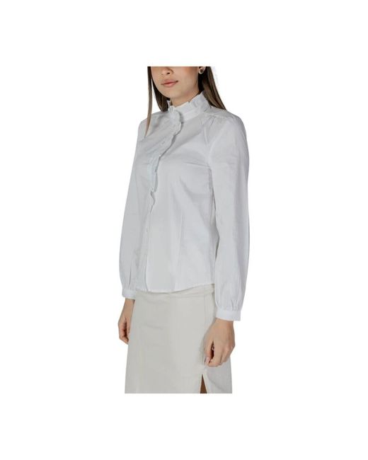 Jacqueline De Yong Gray Weiße Rollkragenbluse Mit Knöpfen