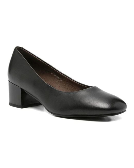 Linda Baumann Black Pumps