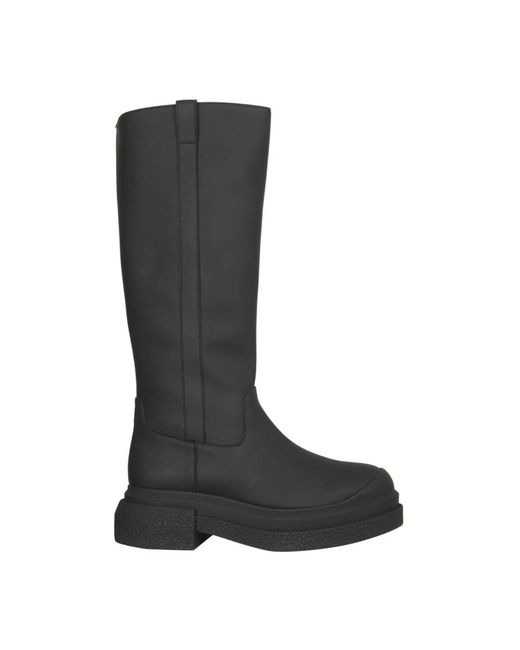 High Boots di Stuart Weitzman in Black