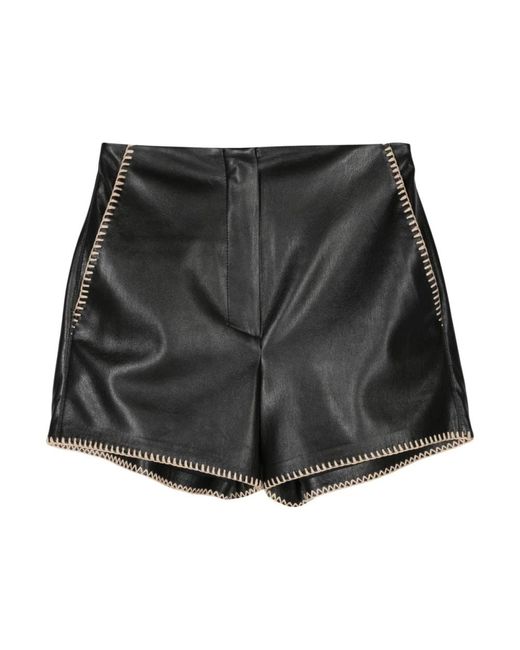 Shorts de cuero sintético negro con detalle de rafia Nanushka de color Black