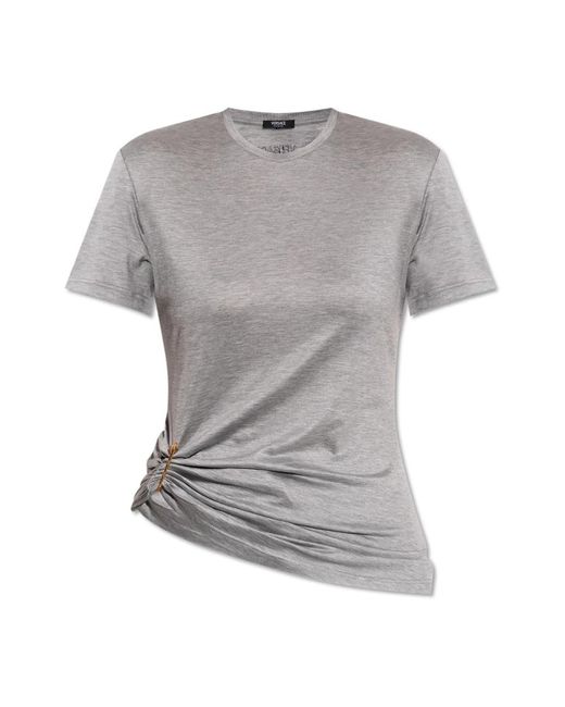 Versace Gray Top Mit Einer Dekorativen Sicherheitsnadel
