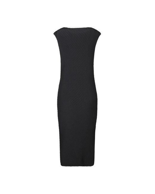 Midi Dresses Issey Miyake de color Black