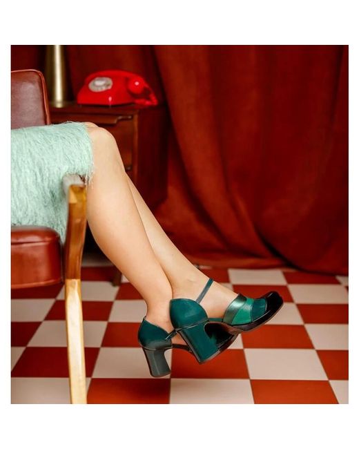 Chie Mihara Schoenen ,Veelkleurig ,Leer Metallic Leren Hakken in het Green
