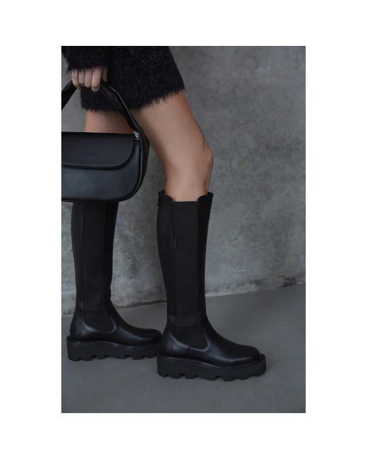 ESTRO Black High Boots