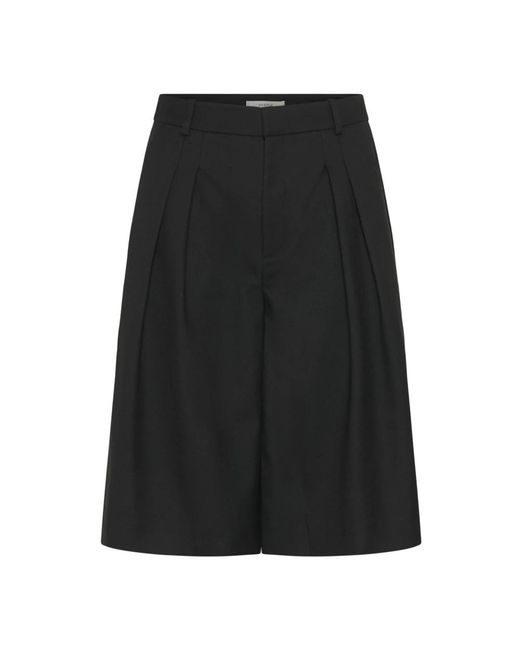Gestuz Black Bermudas