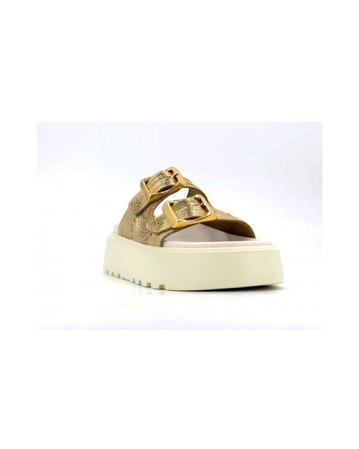 Casadei Metallic Goldene Zeudi Lamè Mules