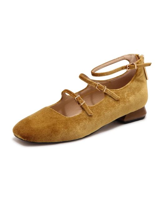 Emanuélle Vee Brown Pumps