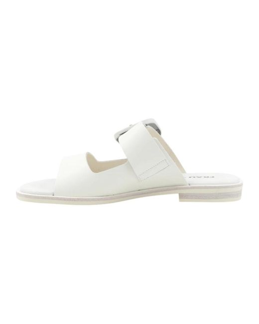 Frau White Sliders