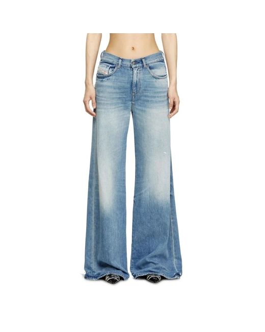 DIESEL 1978 D-Akemi Flare Jeans in het Blue