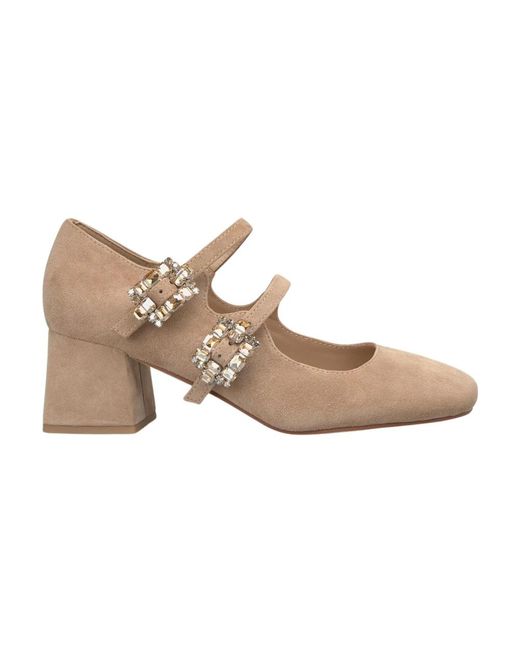 Alma En Pena. White Schuh mit absatz und schnallen