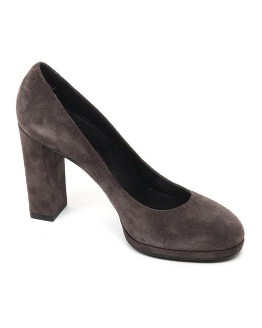 Tod's Brown Pumps