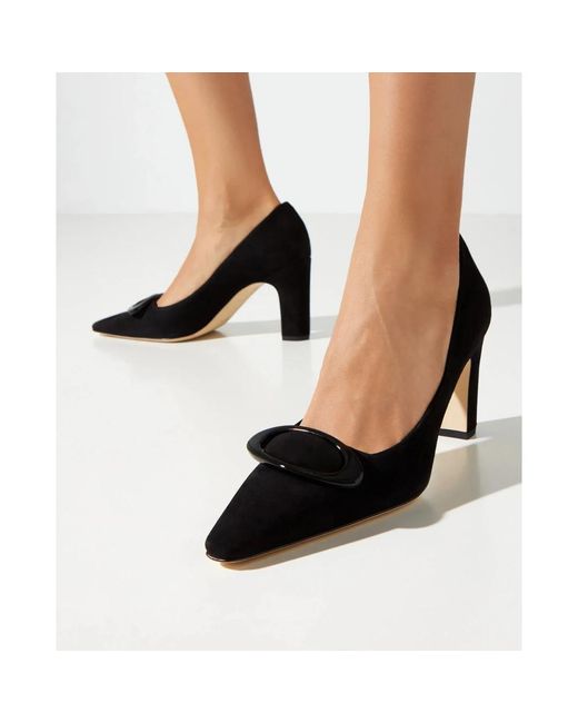 Manolo Blahnik Black Pumps
