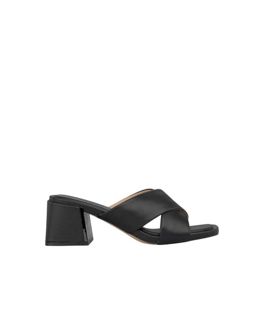 Alma En Pena. Black Heeled Mules