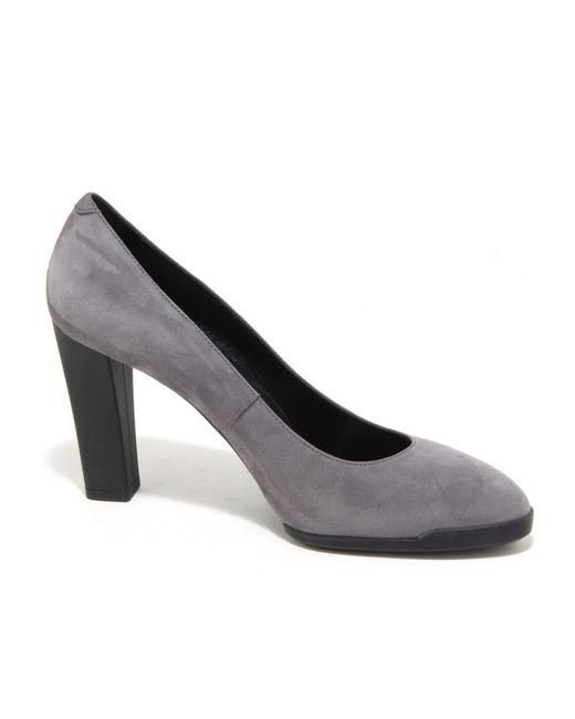 Tod's Brown Pumps
