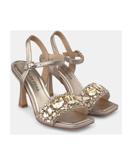 Alma En Pena. Metallic Sandalen mit riemen