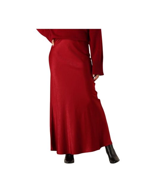 My Essential Wardrobe Maxi Skirts in het Red
