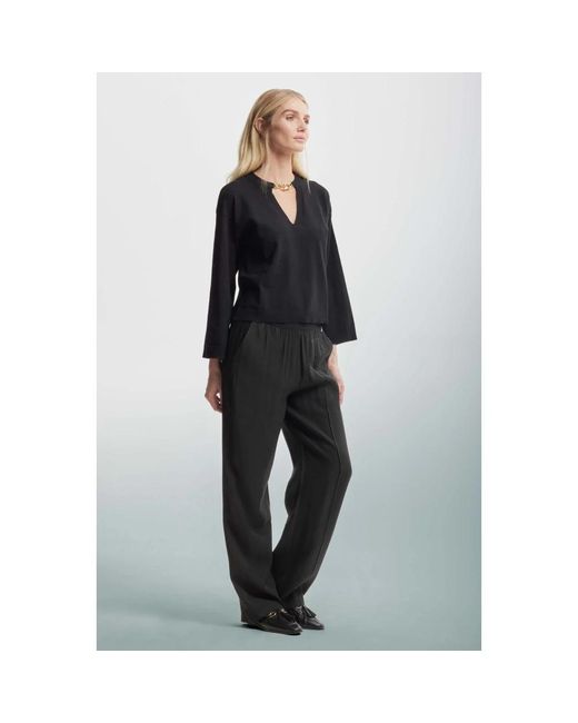 Kocca Black V-ausschnitt pullover mit kettendetail