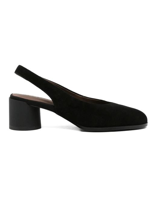 Linda Baumann Black Pumps