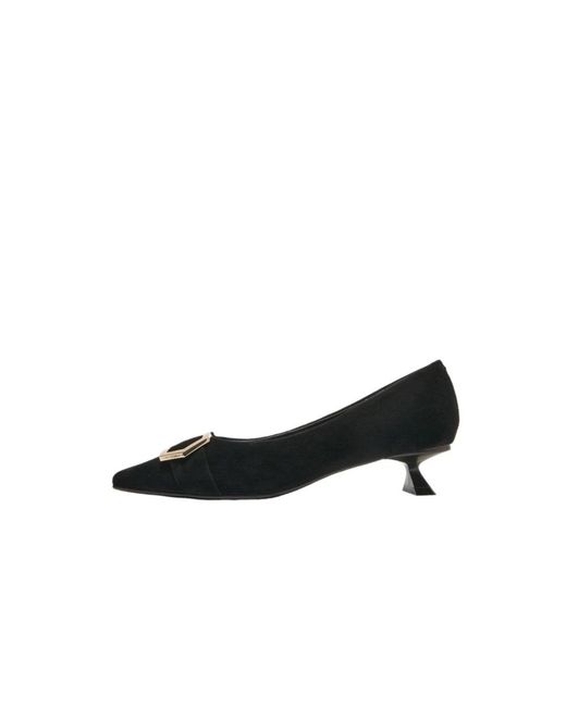 Emanuélle Vee Black Pumps
